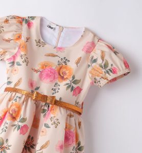 Elegancka sukienka dziewczęca z paskiem